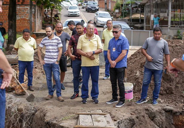 Dr. Pessoa visita obra da galeria do bairro Satélite