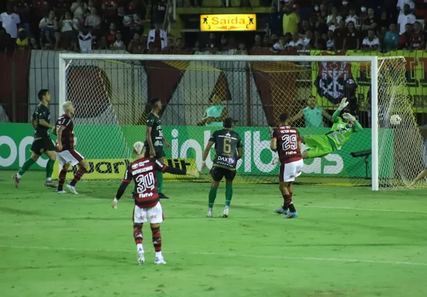 Duelo entre Flamengo e Altos