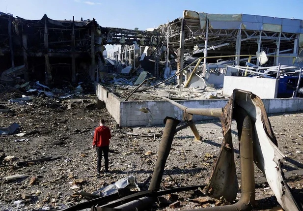 Edifício destruído por ataques aéreos em Odessa