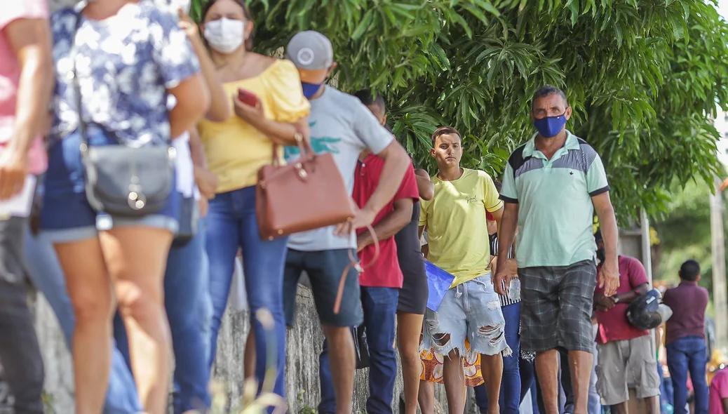 Eleitores passam mais de 1h em fila no Fórum Eleitoral
