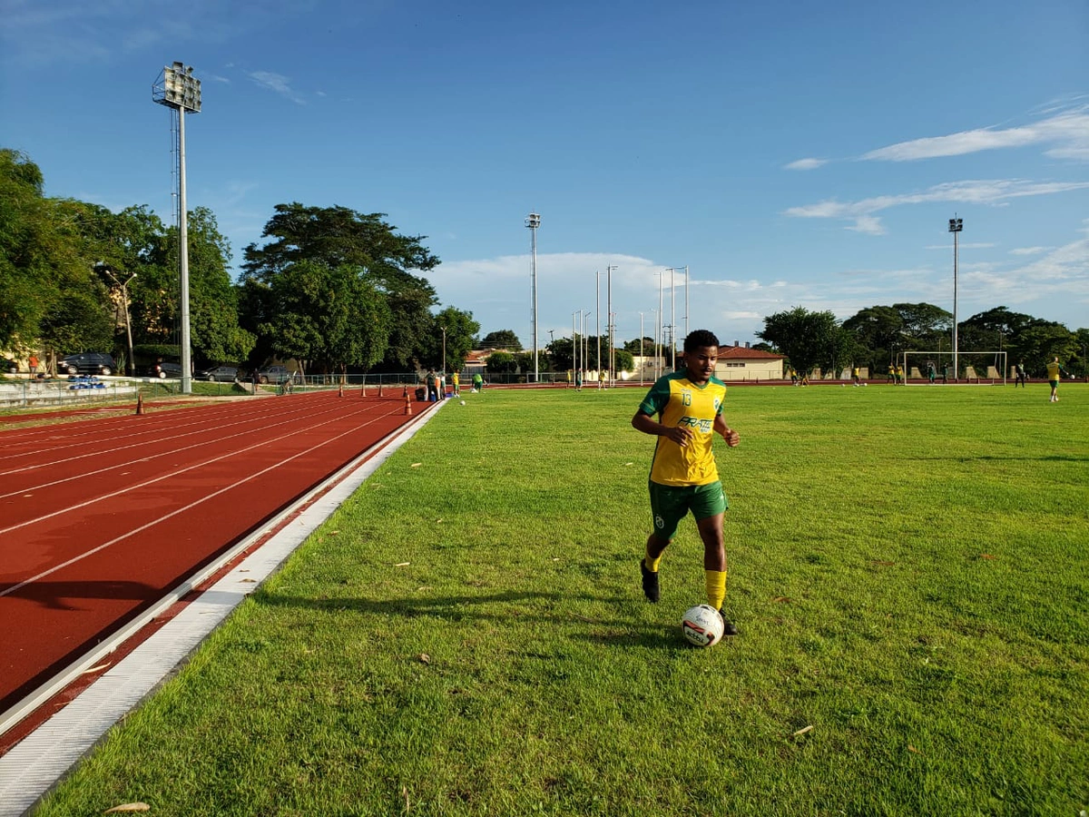 Em recuperação após ruptura do Ligamento Cruzado Anterior (LCA), Ray faz trabalho separado
