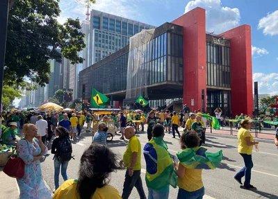 Em São Paulo, bolsonaristas pedem o impeachment de ministros do STF