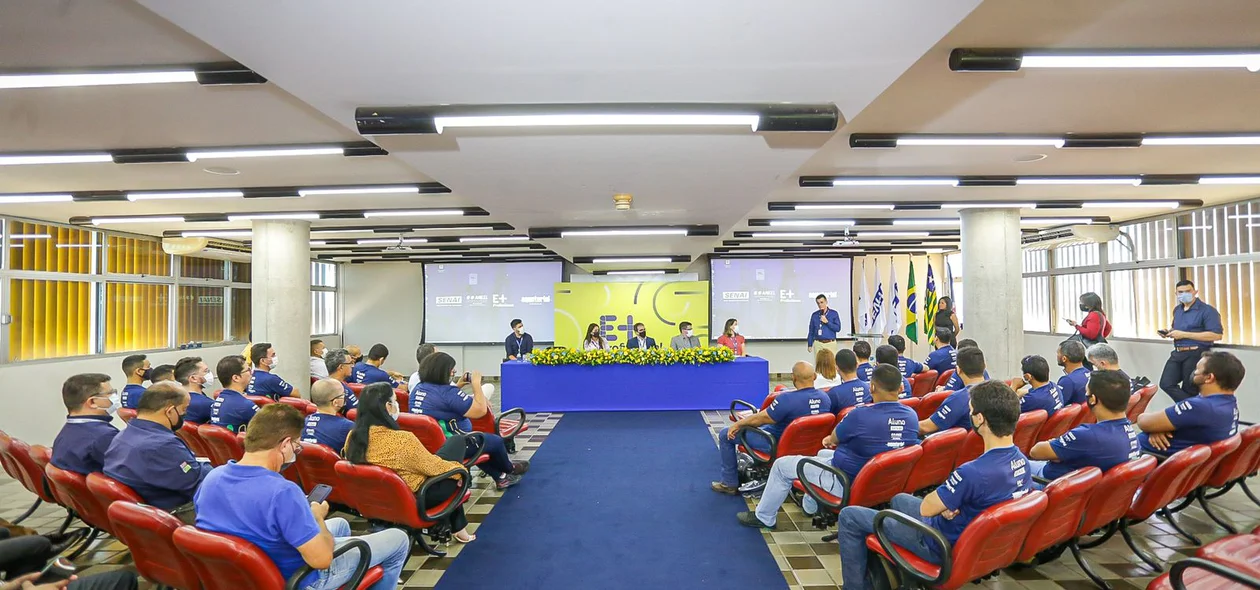 Equatorial inaugura Escola de Eletricistas