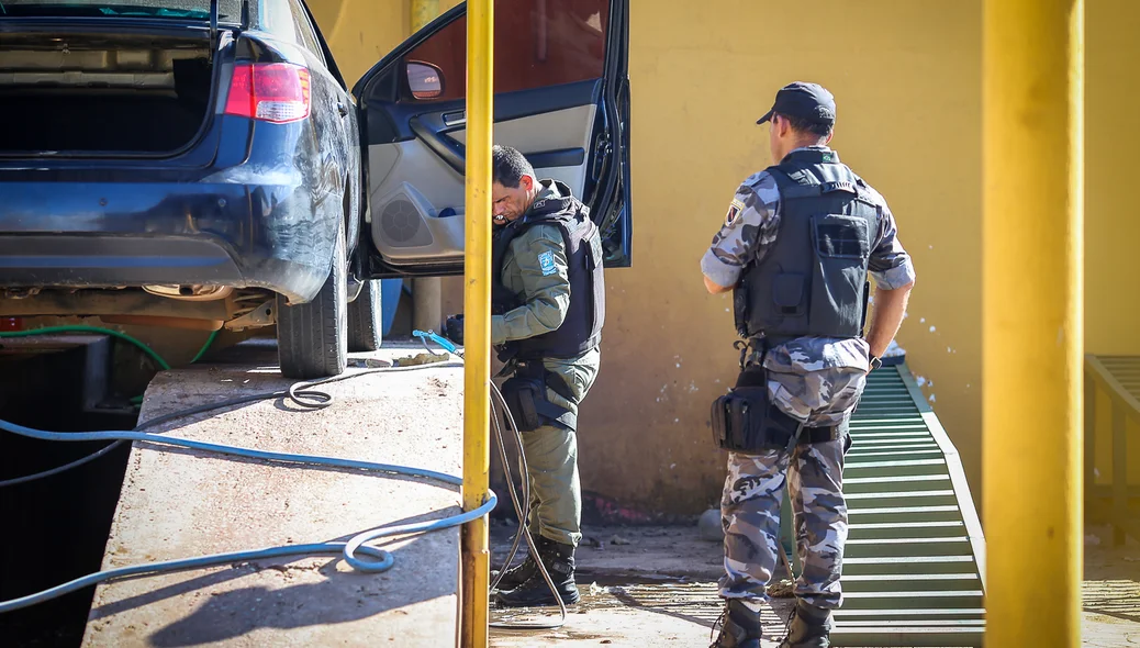 Equipe da PM no local do crime