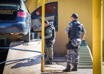 Equipe da PM no local do crime