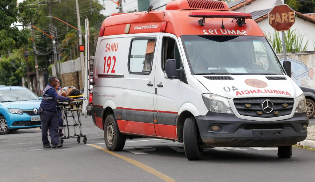 Equipe do Samu socorreu a passageira para o HUT