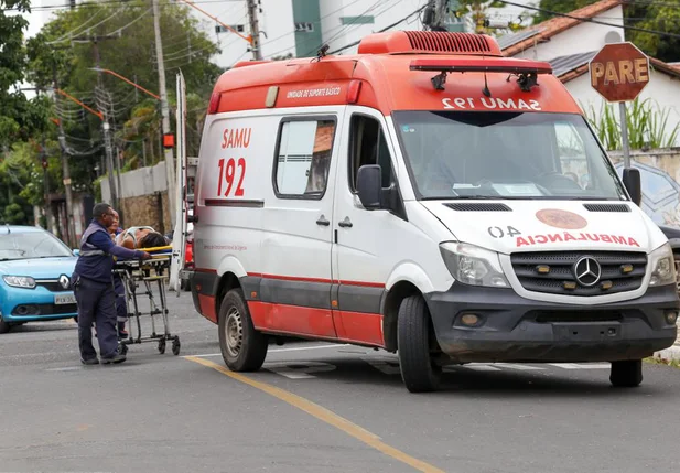 Equipe do Samu socorreu a passageira para o HUT