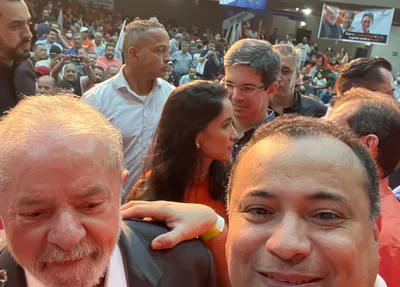 Evaldo Gomes ao lado de Lula