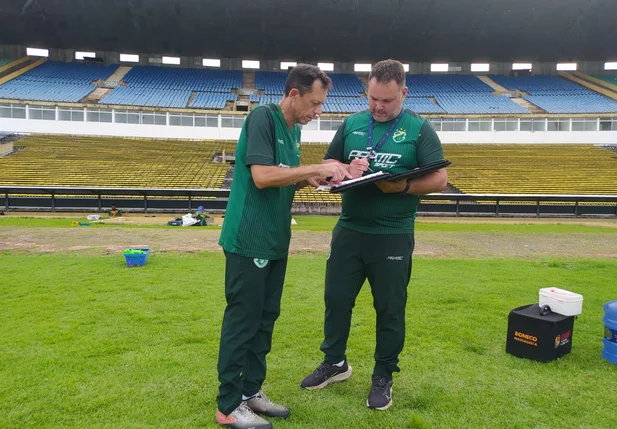 Fernando Tonet e Cristiano Bassoli coordenando treino do Altos