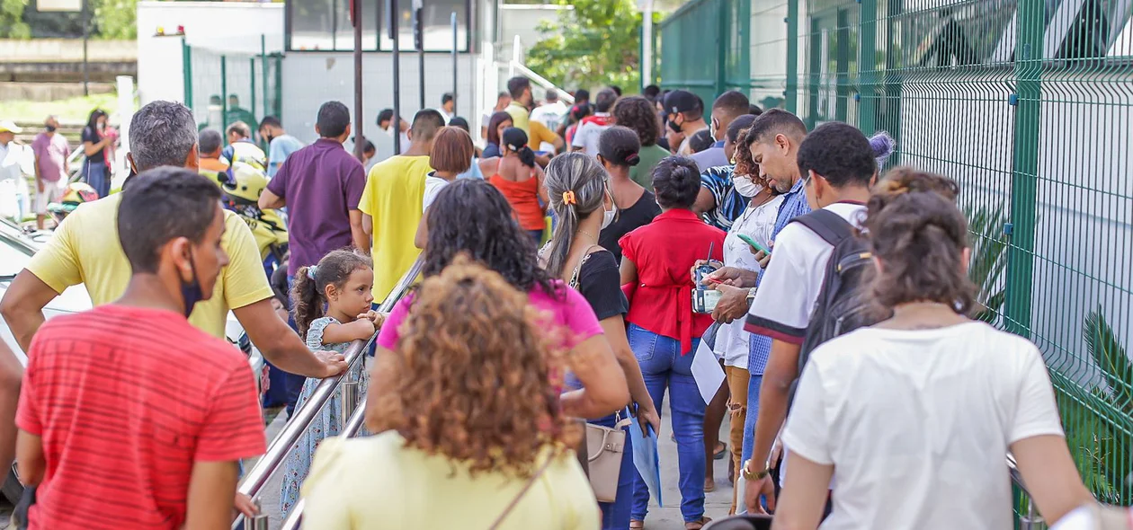 Fila para entrar no Fórum Eleitoral de Teresina