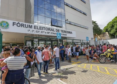 Filas no Fórum Eleitoral de Teresina