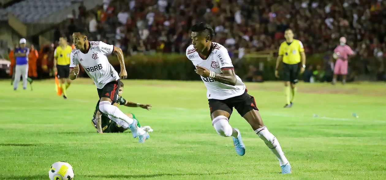 Flamengo jogou mal, mas conseguiu virar