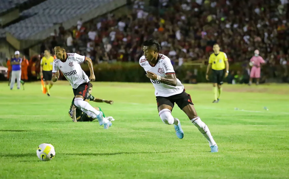 Flamengo jogou mal, mas conseguiu virar