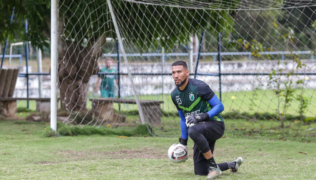 Goleiro Rafael Mariano