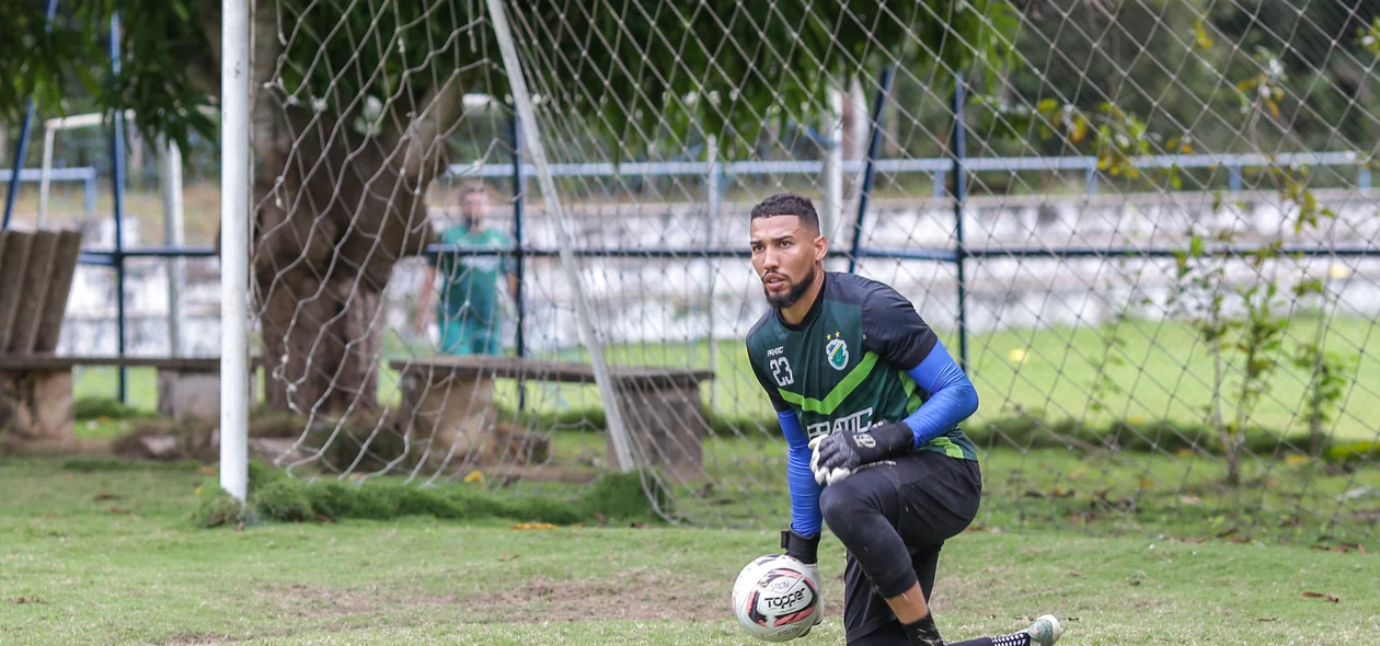 Goleiro Rafael Mariano