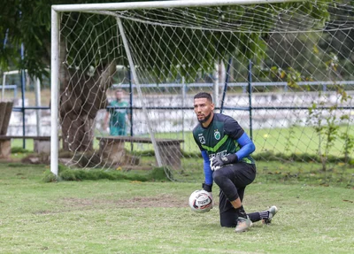 Goleiro Rafael Mariano