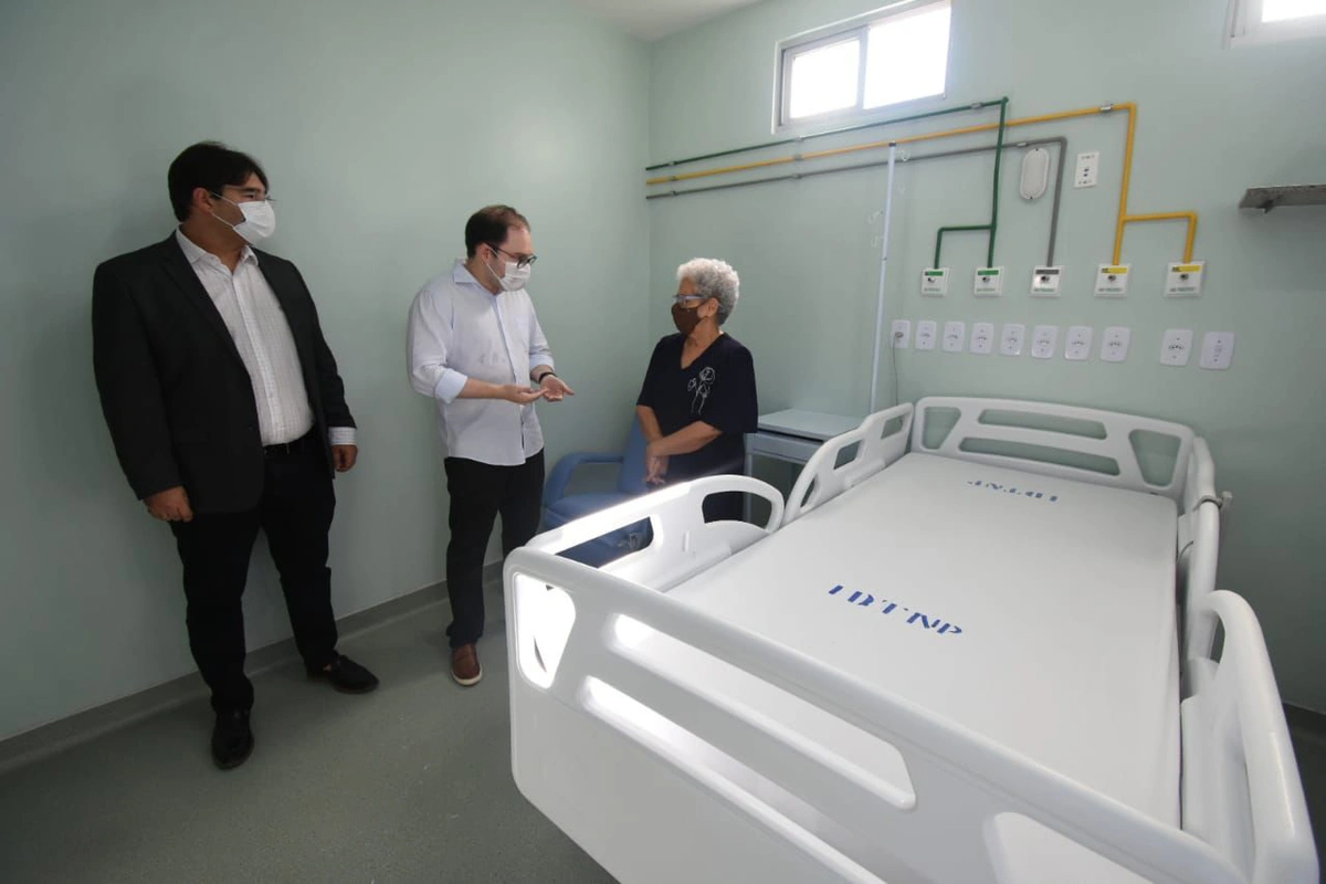 Governadora Regina Sousa entrega habilitação de novos leitos de UTI