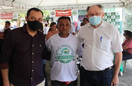 Governo do Piauí entrega projeto de ovinocaprinocultura em Coivaras