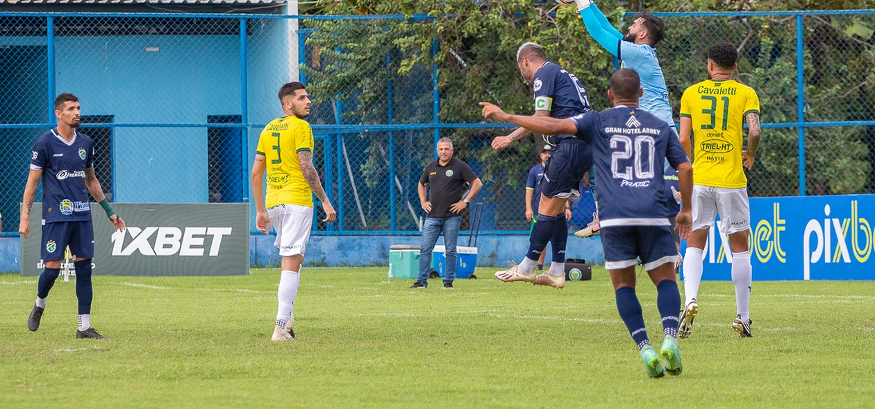 Grande defesa do goleiro