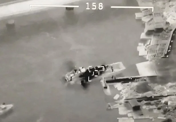 Imagem aérea mostra navio no Mar Negro