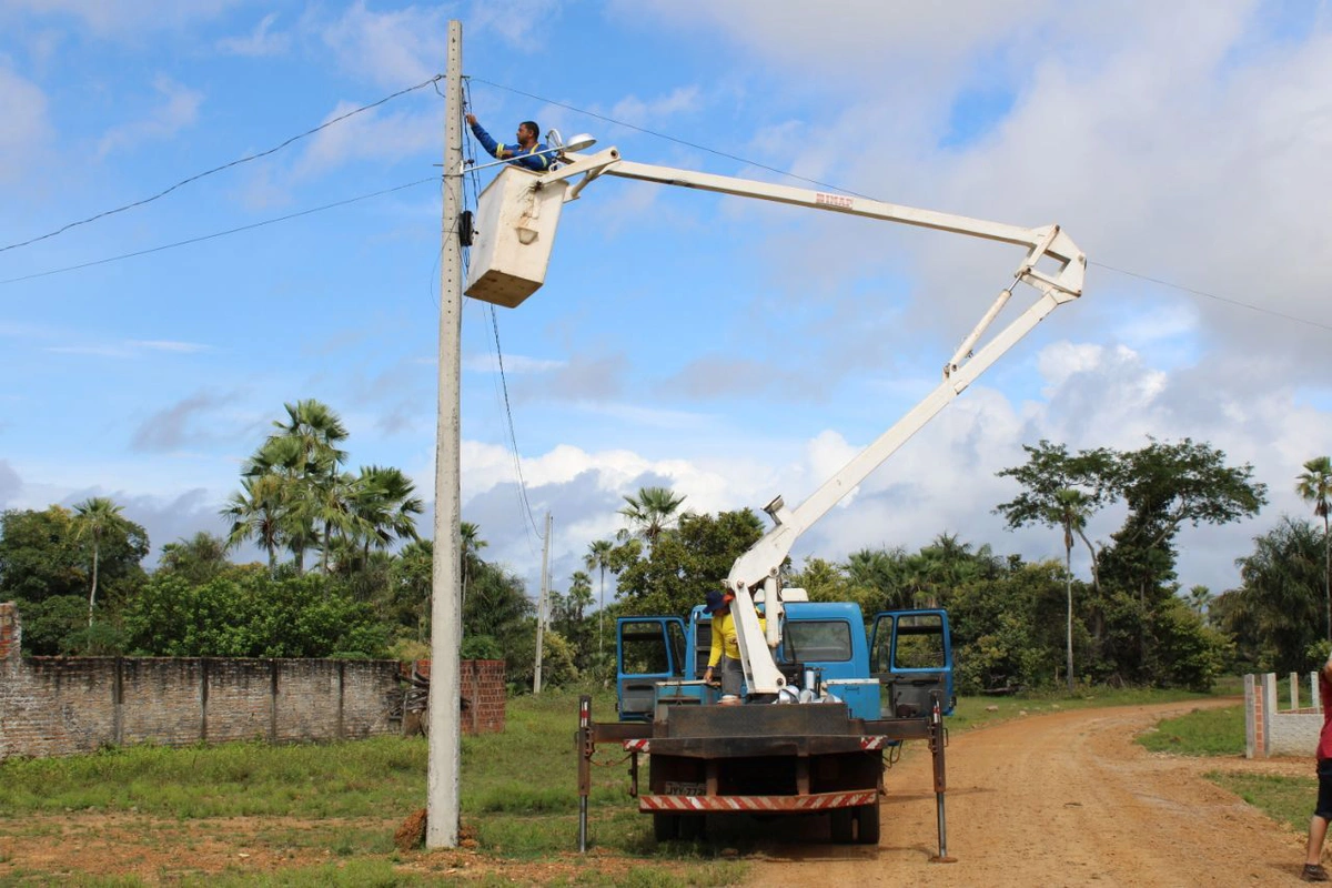 Instalação de lâmpadas na zona rural de Nossa Senhora de Nazaré