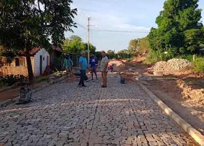 João Mádison destina recursos para obra de calçamento em Gilbués