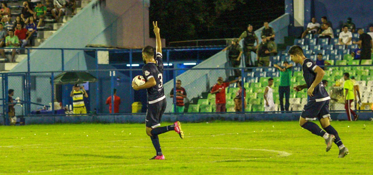 Jogadores acenando para a torcida