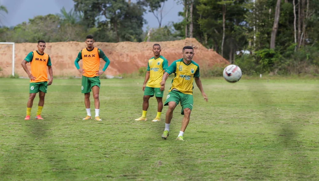 Jogadores do Altos em treinamento