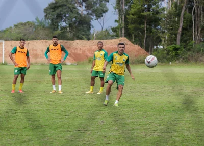 Jogadores do Altos em treinamento