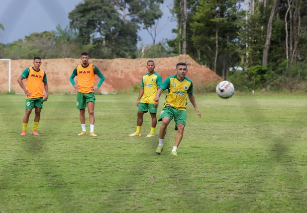 Jogadores do Altos em treinamento