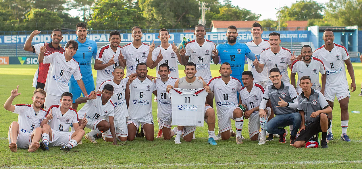 Jogadores do Atlético-CE depois da vítoria