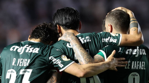 Jogadores do Palmeiras comemorando gol contra o Santos