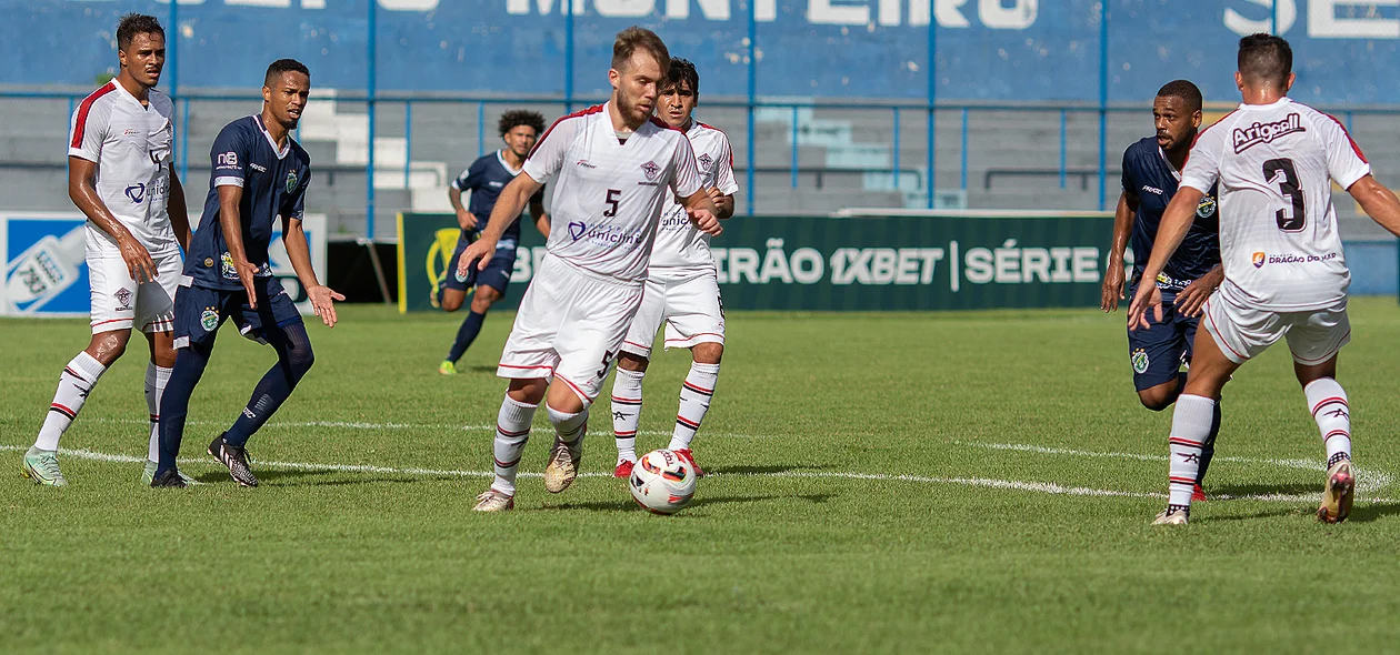 Jogo bastante pegado