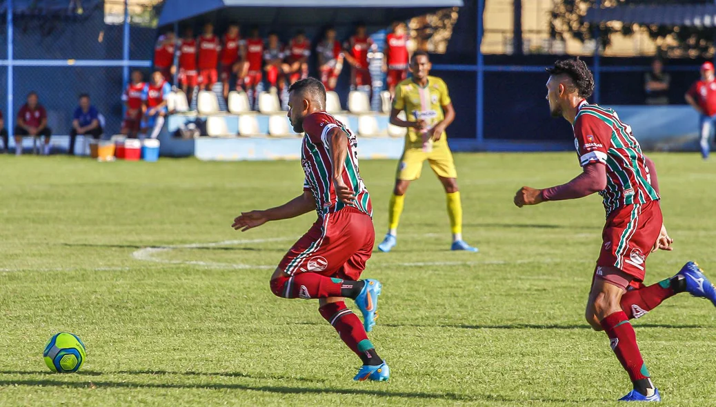 Lance de jogo com a equipe do Fluminense-PI