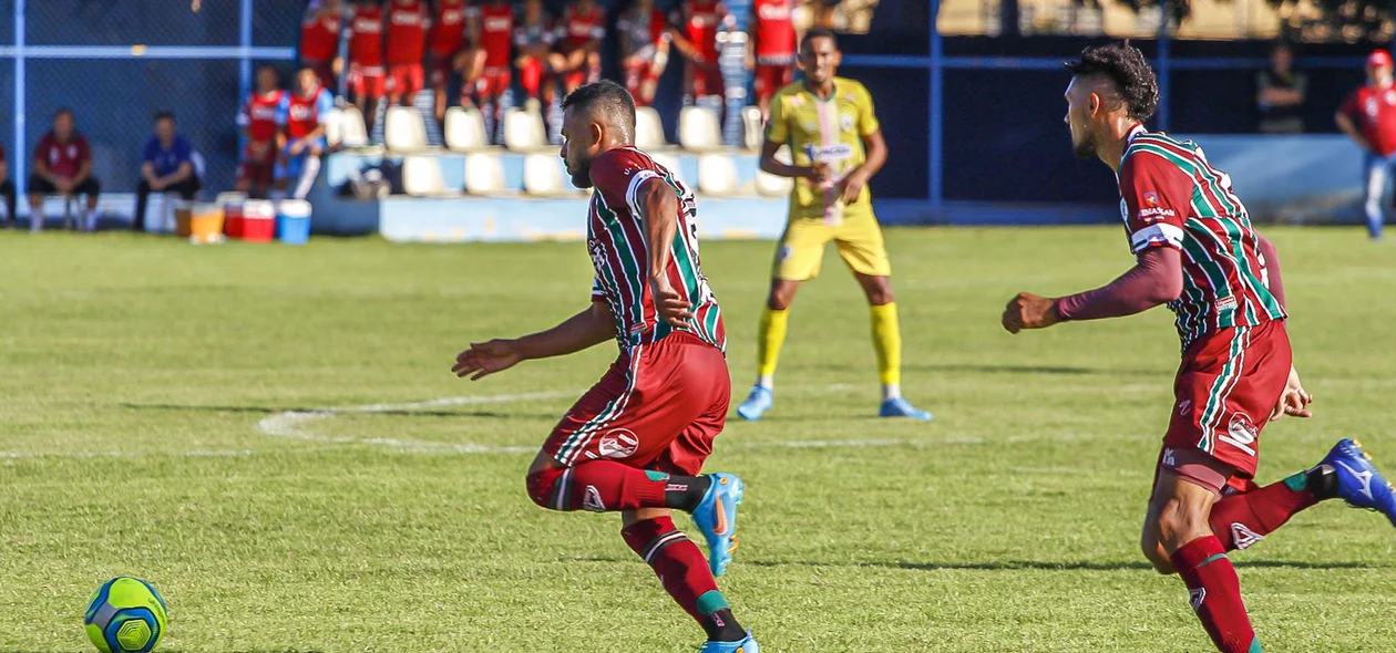 Lance de jogo com a equipe do Fluminense-PI