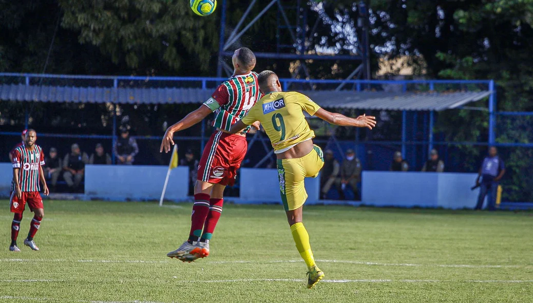 Lance de jogo no Lindolfo Monteiro