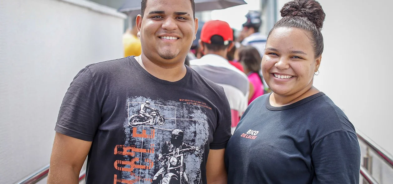 Luís Gustavo e Letícia em busca do primeiro título de eleitor