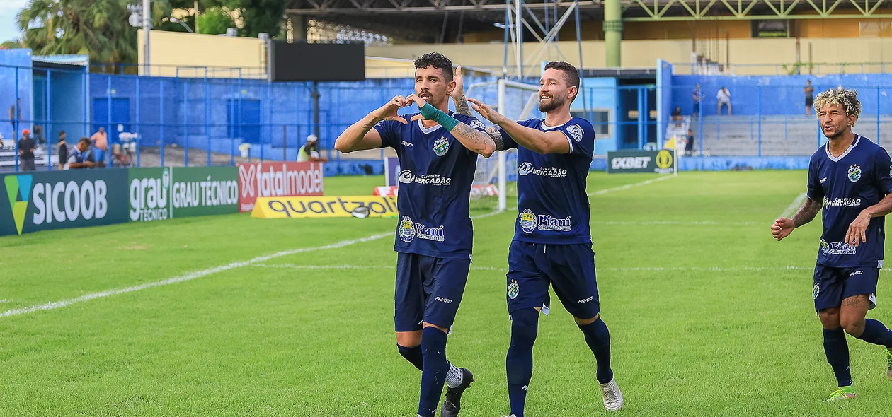 Manoel marcou o terceiro gol