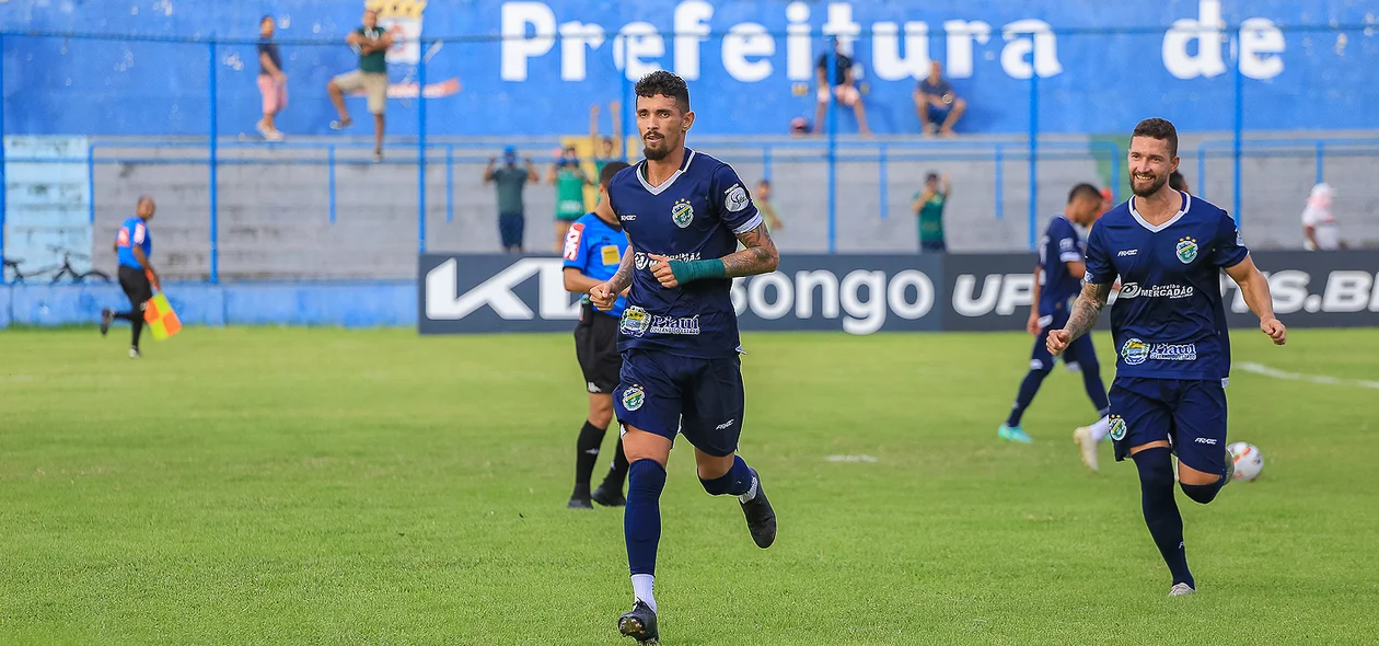 Manoel saiu para comemorar