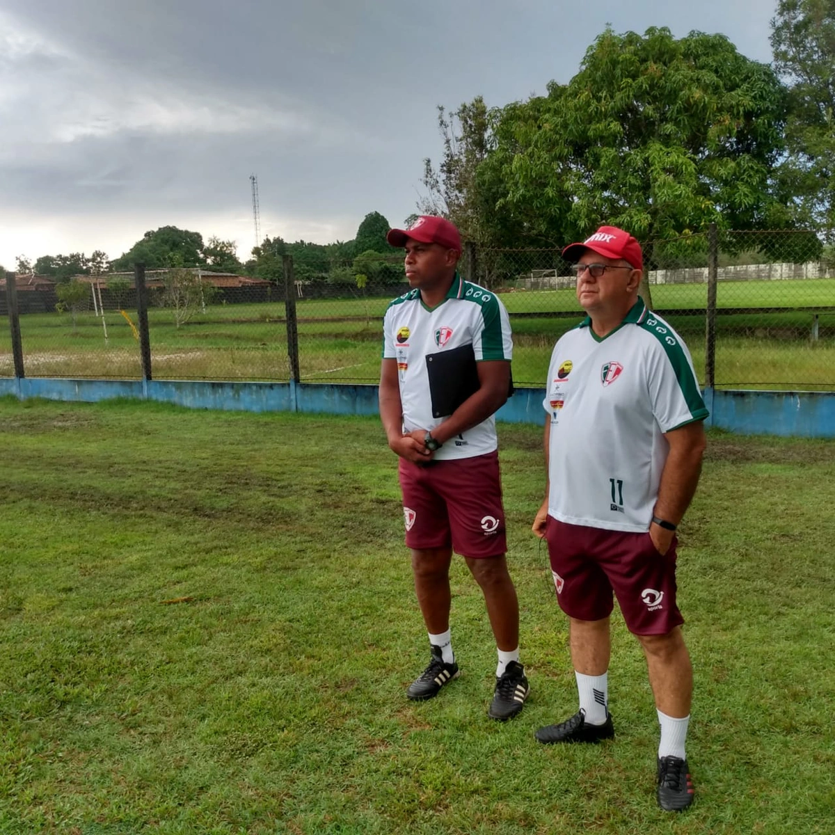 Marcelo Vilar e o auxiliar-técnico Carlos Alberto