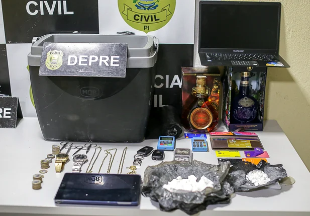 Material apreendido pela DEPRE