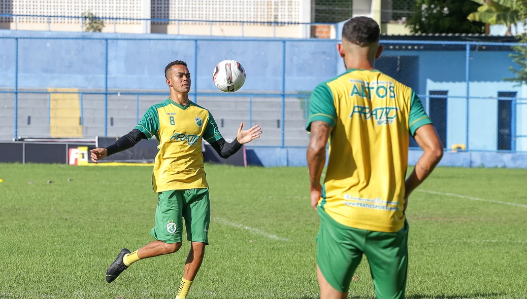Matheus, lateral do Altos