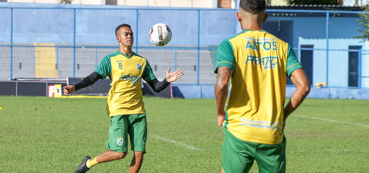 Matheus, lateral do Altos