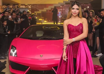 MC Melody e seu carro Lamborghini