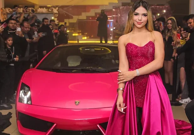 MC Melody e seu carro Lamborghini