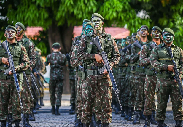 Militares do 25º BC