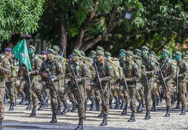 Militares em formação