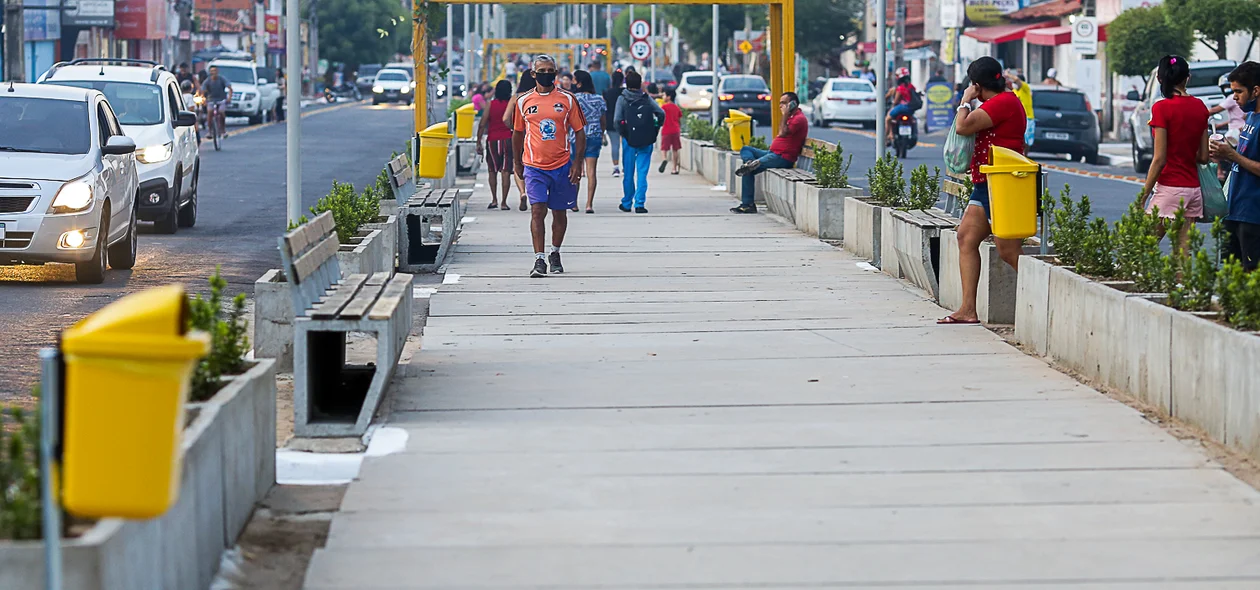 Moradores fazendo caminhada