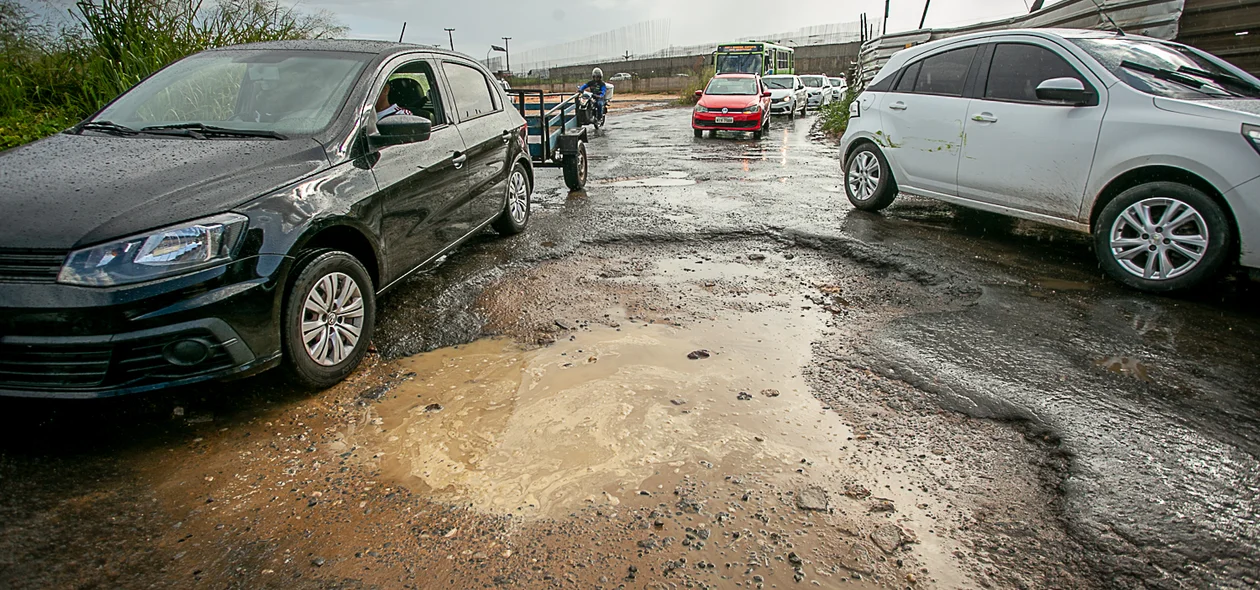 Motoristas estão tendo dificuldade de transitar pela BR 343