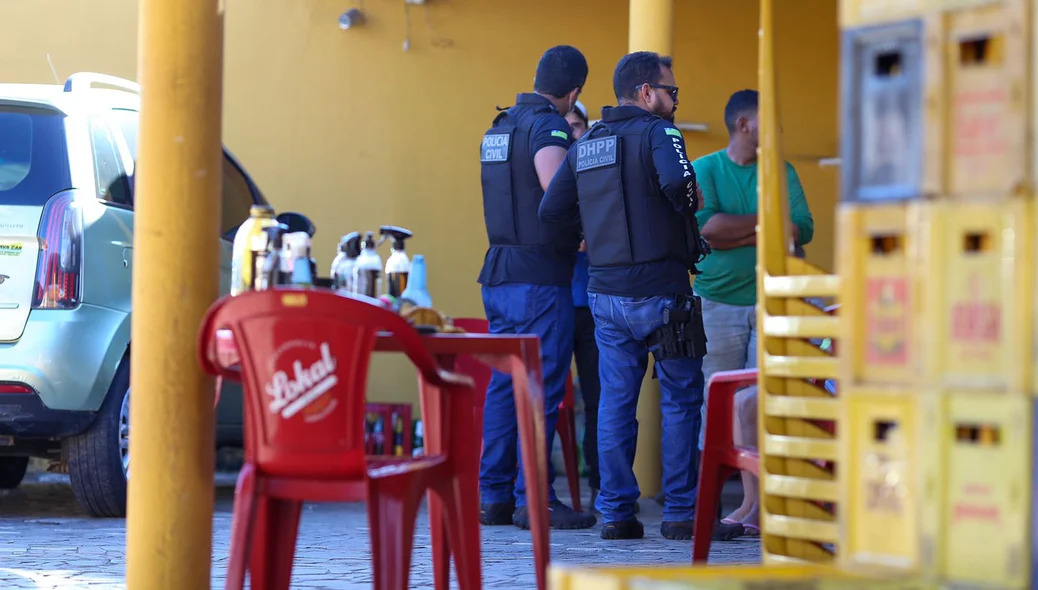 No local do crime, uma pessoa testemunhou o crime